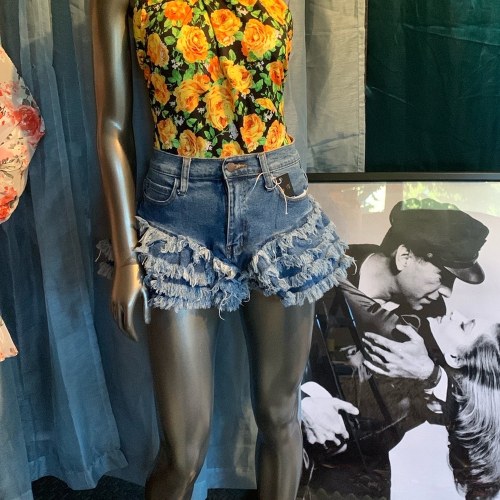 flirty skirty SHORTS ! Miu small ❤️ 🍑